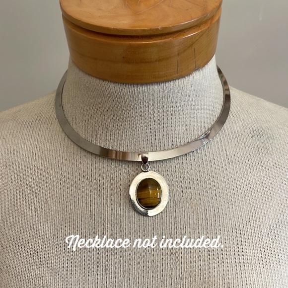 Vintage Oval Sterling Silver Pendant with A Tigers Eye Center - Picture 9 of 11